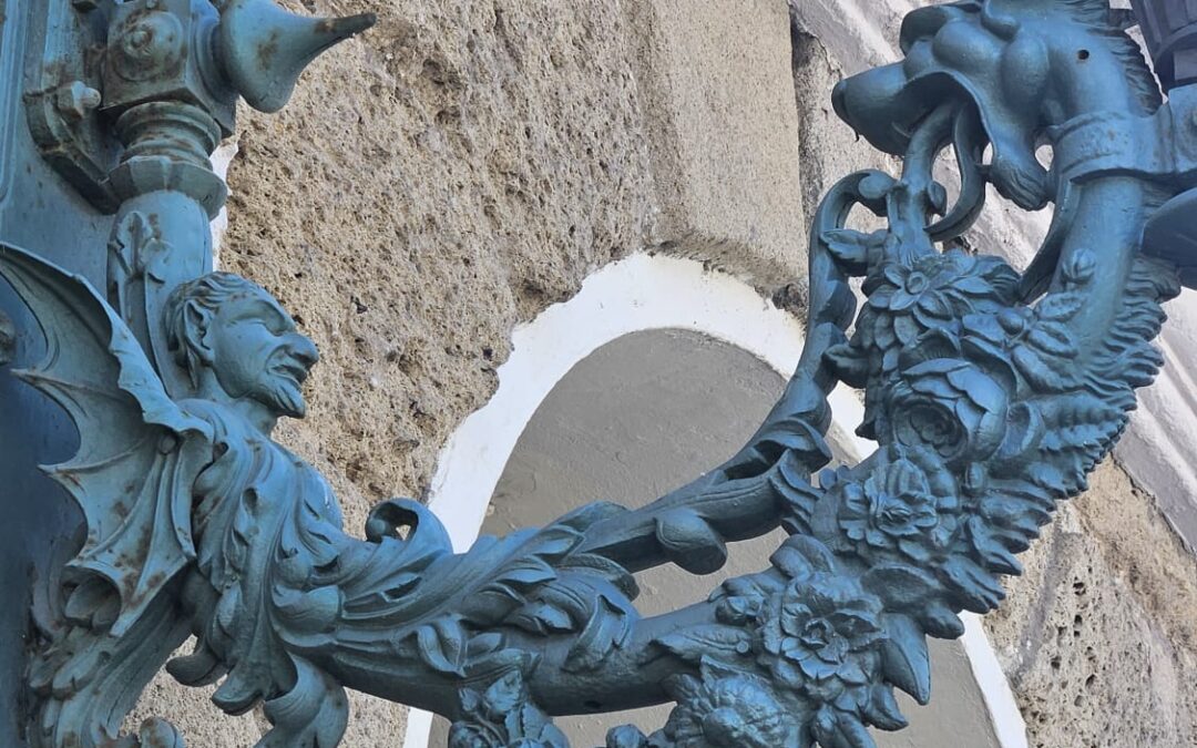 Discover the Fascinating History of Cádiz’s 5 Different Lamp Posts 